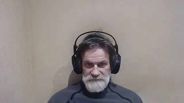 Snapshot of AlexNudo chatting on January 3, 8:54 am AlexNudo online show from January 3, 8:54 am