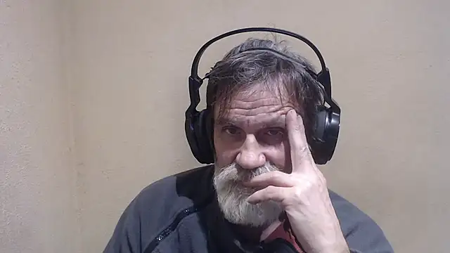 Snapshot of AlexNudo chatting on January 8, 3:17 pm AlexNudo online show from January 8, 3:17 pm