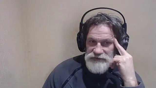 Snapshot of AlexNudo chatting on January 18, 3:27 pm AlexNudo online show from January 18, 3:27 pm