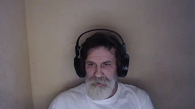 Snapshot of AlexNudo chatting on February 6, 8:18 am AlexNudo online show from February 6, 8:18 am