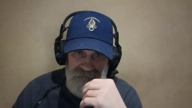 Snapshot of AlexNudo chatting on February 9, 4:07 pm AlexNudo online show from February 9, 4:07 pm