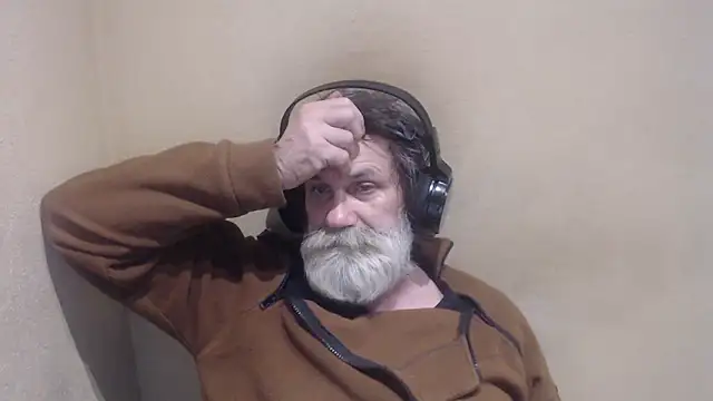 Snapshot of AlexNudo chatting on February 24, 2:08 am AlexNudo online show from February 24, 2:08 am