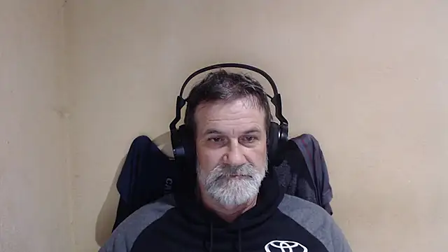 Snapshot of AlexNudo chatting on October 5, 6:23 am AlexNudo online show from October 5, 6:23 am