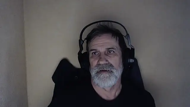 Snapshot of AlexNudo chatting on October 14, 1:23 pm AlexNudo online show from October 14, 1:23 pm