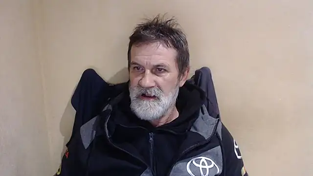 Snapshot of AlexNudo chatting on October 16, 8:04 am AlexNudo online show from October 16, 8:04 am