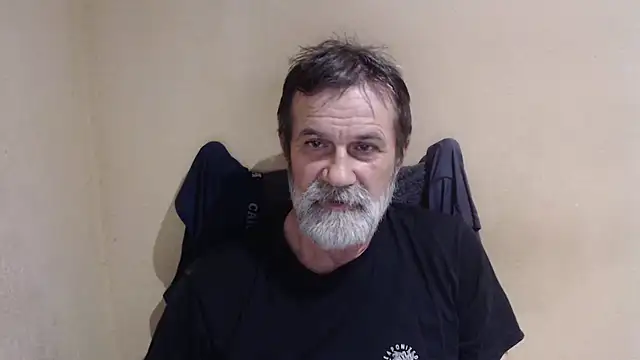 Snapshot of AlexNudo chatting on October 18, 8:04 am AlexNudo online show from October 18, 8:04 am