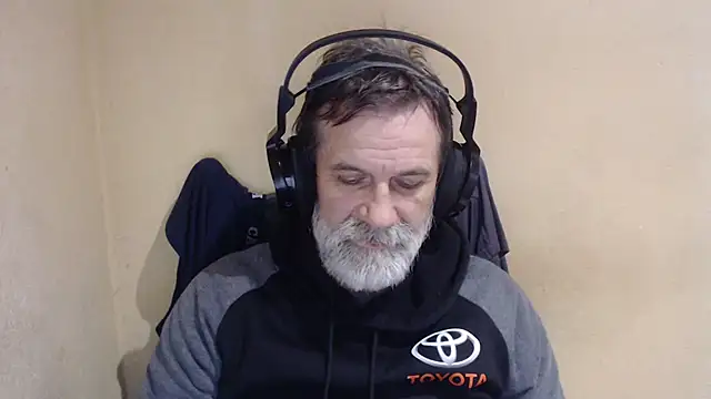 Snapshot of AlexNudo chatting on October 19, 8:15 am AlexNudo online show from October 19, 8:15 am