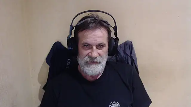 Snapshot of AlexNudo chatting on October 24, 7:10 pm AlexNudo online show from October 24, 7:10 pm