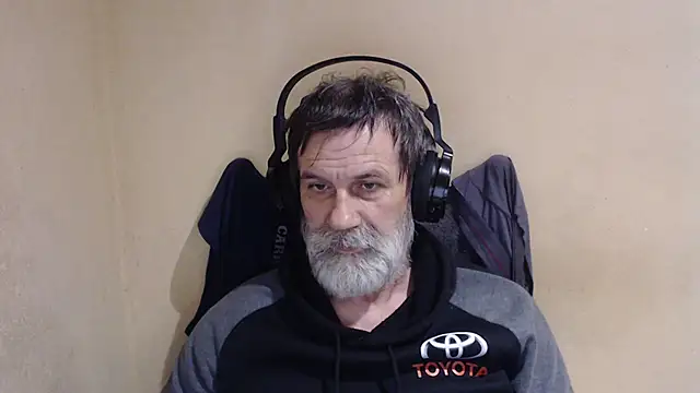 Snapshot of AlexNudo chatting on November 4, 6:12 am AlexNudo online show from November 4, 6:12 am