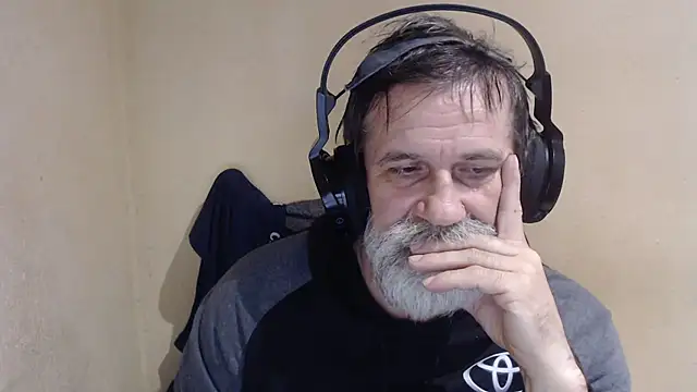 Snapshot of AlexNudo chatting on November 7, 10:26 am AlexNudo online show from November 7, 10:26 am