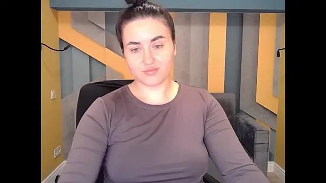 Roxie Bradley online show from December 7, 7:38 am