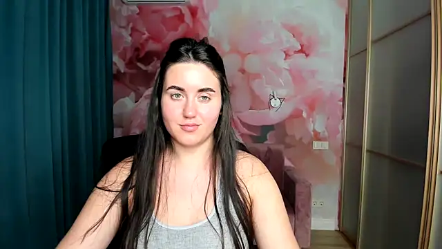 Roxie Bradley online show from December 14, 7:46 pm