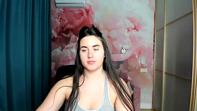 Roxie Bradley online show from December 15, 5:02 am