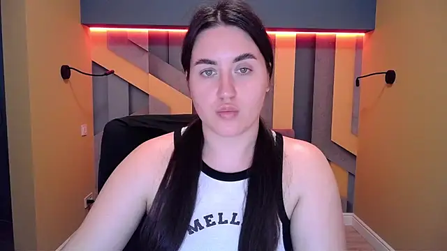 Roxie Bradley online show from December 21, 9:55 am