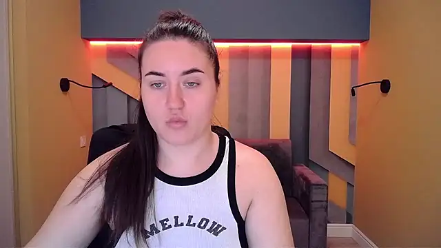 Roxie Bradley online show from December 22, 7:11 am