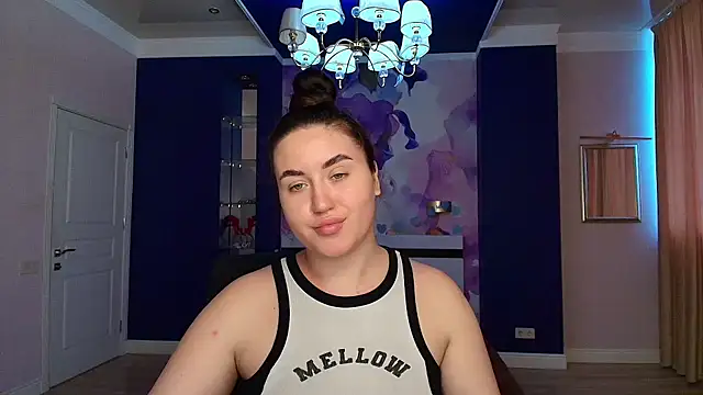 Roxie Bradley online show from January 10, 7:14 am