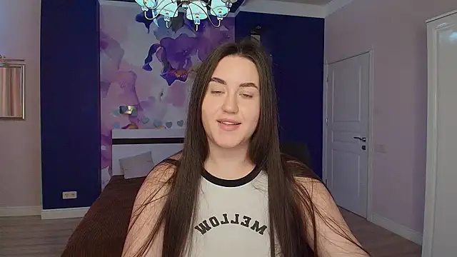 Roxie Bradley online show from January 15, 6:54 am