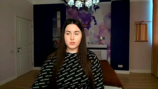 Roxie Bradley online show from February 11, 6:40 am