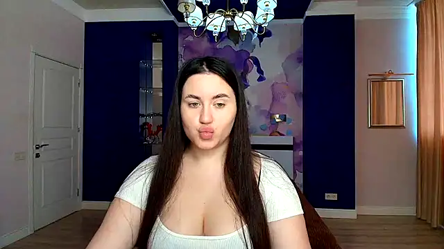 Roxie Bradley online show from March 4, 6:47 am