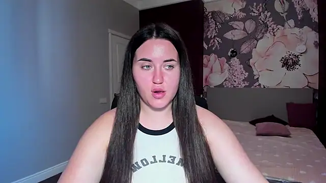 Roxie Bradley online show from September 17, 6:15 am