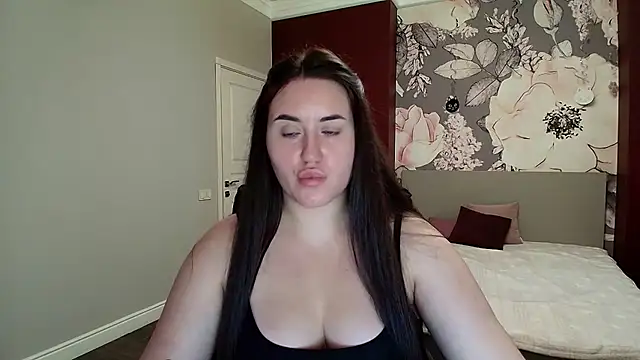 Roxie Bradley online show from September 22, 6:04 am