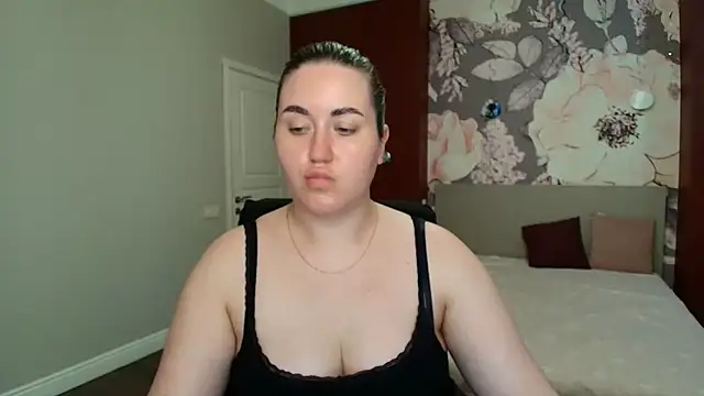 Roxie Bradley online show from May 20, 5:46 am