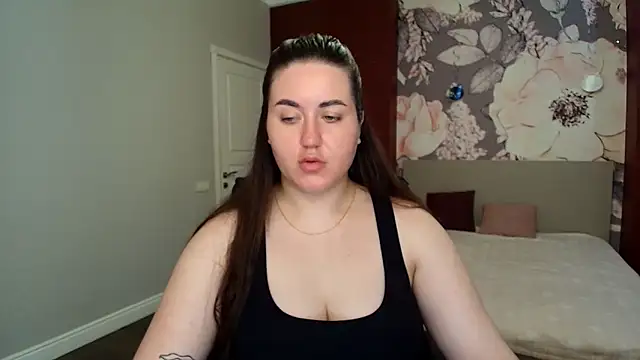 Roxie Bradley online show from May 22, 5:47 am