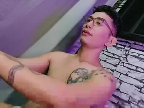 xlovercum online show from April 11, 7:51 pm