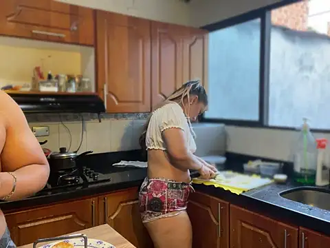 Snapshot of Im_sophiie chatting on December 8, 10:03 pm Im sophiie online show from December 8, 10:03 pm