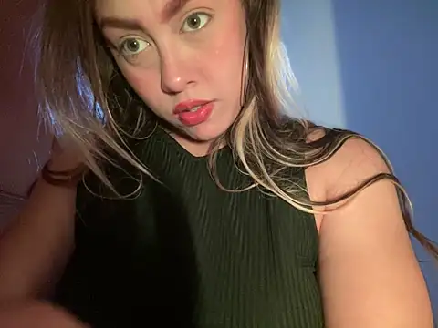 Snapshot of Im_sophiie chatting on December 10, 8:40 am Im sophiie online show from December 10, 8:40 am