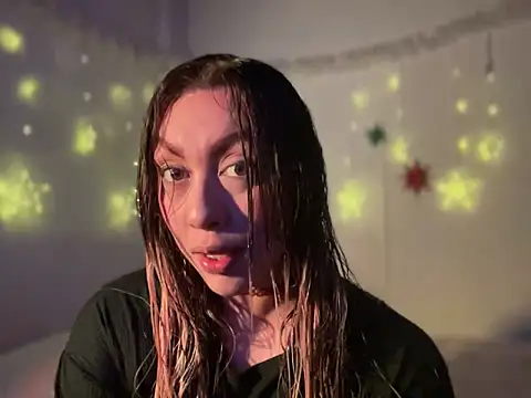 Snapshot of Im_sophiie chatting on December 17, 6:02 am Im sophiie online show from December 17, 6:02 am