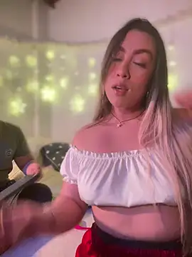 Snapshot of Im_sophiie chatting on December 24, 5:38 am Im sophiie online show from December 24, 5:38 am