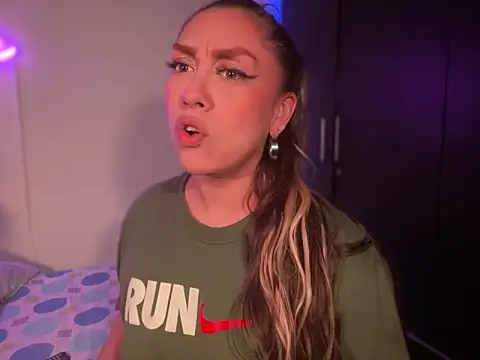 Snapshot of Im_sophiie chatting on January 20, 6:21 am Im sophiie online show from January 20, 6:21 am