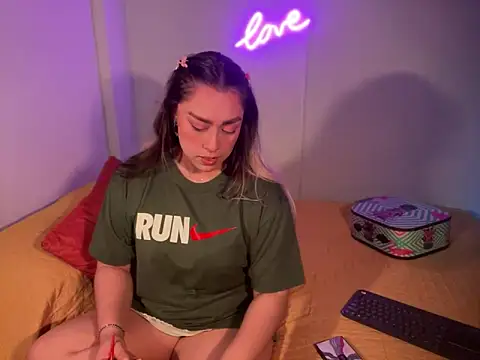 Snapshot of Im_sophiie chatting on January 26, 5:56 am Im sophiie online show from January 26, 5:56 am