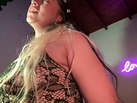 Snapshot of Im_sophiie chatting on January 29, 7:15 am Im sophiie online show from January 29, 7:15 am