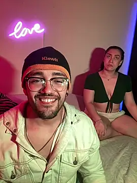 Snapshot of Im_sophiie chatting on February 10, 8:53 am Im sophiie online show from February 10, 8:53 am