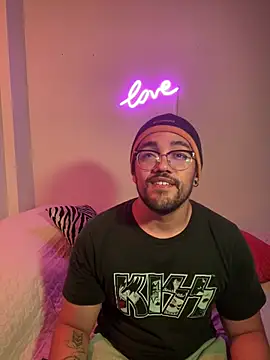 Snapshot of Im_sophiie chatting on February 21, 6:07 am Im sophiie online show from February 21, 6:07 am