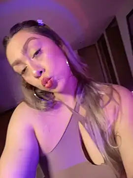 Snapshot of Im_sophiie chatting on November 11, 6:02 am Im sophiie online show from November 11, 6:02 am