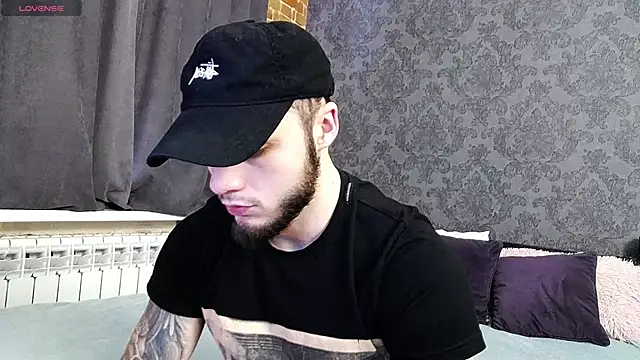 Snapshot of PaulGrow chatting on February 14, 7:49 am PaulGrow online show from February 14, 7:49 am