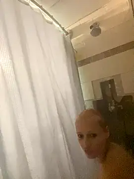 Snapshot of Jessiejames32 chatting on November 2, 6:38 am Jessiejames32 online show from November 2, 6:38 am