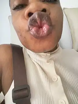  yisela  online show from March 22, 9:51 pm