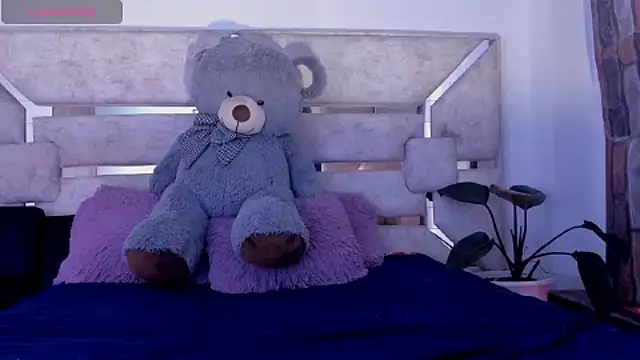 Snapshot of patrik-121 chatting on September 20, 12:11 am patrik-121 online show from September 20, 12:11 am