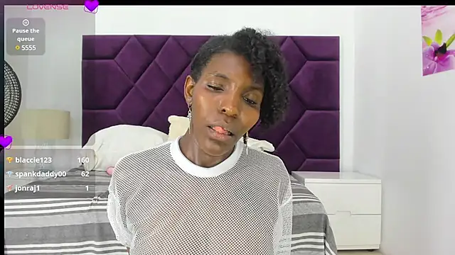 Snapshot of AlmaSean chatting on December 5, 9:17 pm AlmaSean online show from December 5, 9:17 pm