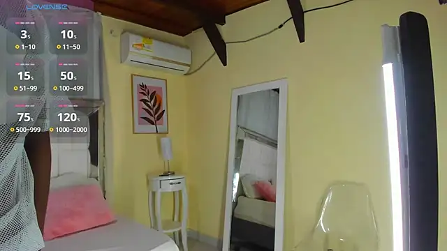 Snapshot of AlmaSean chatting on February 2, 7:46 pm AlmaSean online show from February 2, 7:46 pm