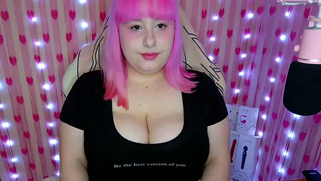 Snapshot of StrawberryPleasure chatting on June 7, 2:27 am StrawberryPleasure online show from June 7, 2:27 am