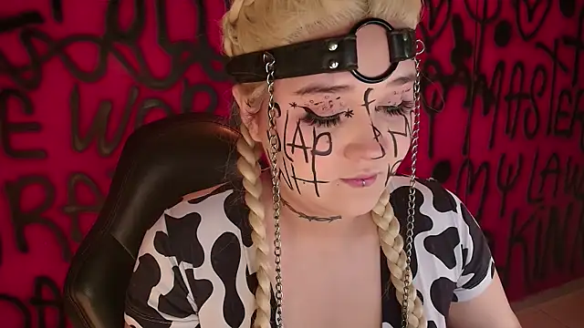 Laura takint online show from December 8, 7:11 pm