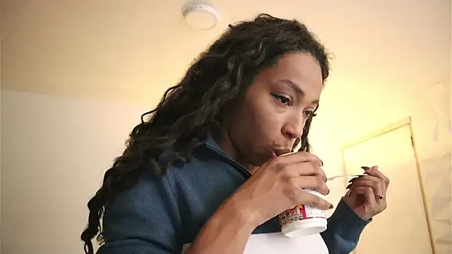 Snapshot of Valeriestyle chatting on October 30, 4:25 am Valeriestyle online show from October 30, 4:25 am