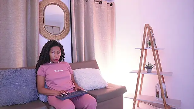 Snapshot of Valeriestyle chatting on November 10, 4:00 am Valeriestyle online show from November 10, 4:00 am