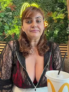 Snapshot of AnneKane chatting on June 15, 9:44 am AnneKane online show from June 15, 9:44 am