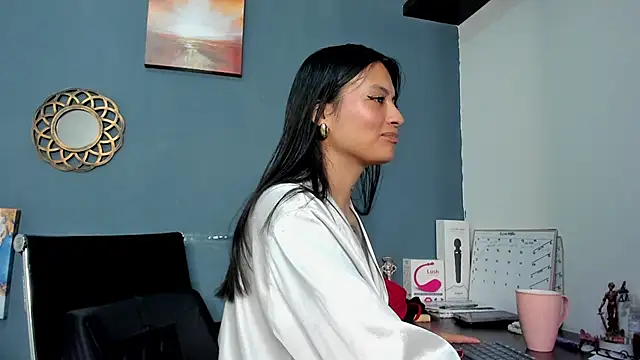 Snapshot of nia__white chatting on December 17, 5:47 pm nia white online show from December 17, 5:47 pm